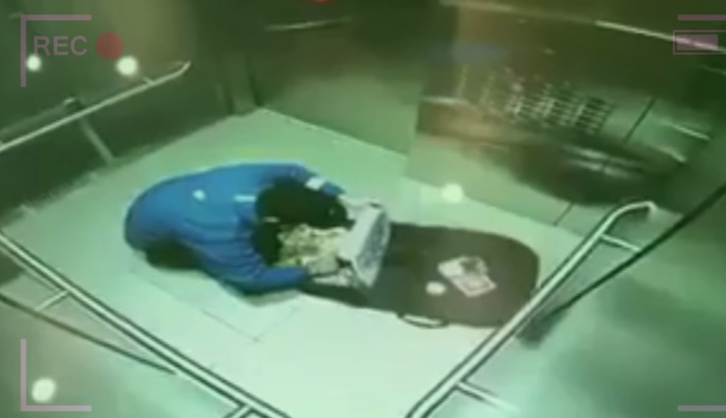 Gizli kameraya fena yakalandılar iki genç kız asansöre bindiler ve... - Resim: 2