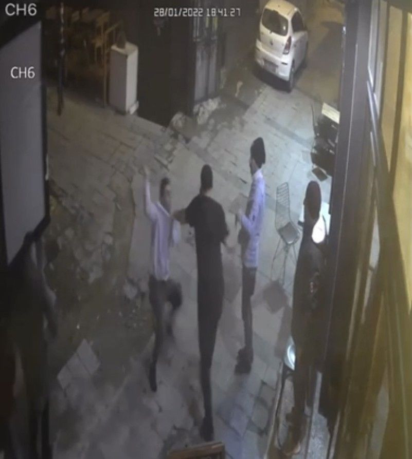 Kurtlar Vadisi oyuncusu Bahadır Ünlü'nün kafede müşterisine saldırma anı ortaya çıktı Bahadır Ünlü kimdir nereli - Resim: 3