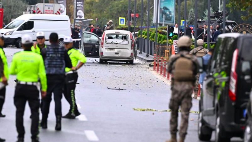 Ankara'da alçak saldırıyı yapan hainin dağdaki fotoğrafları ortaya çıktı! Yanındaki bakın kimmiş! - Resim: 1