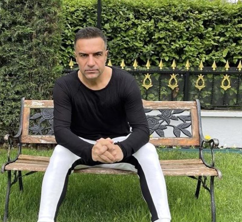 Berdan Mardini göğüs dekoltesiyle sosyal medyanın diline düştü: Cinsiyet mi değiştirdin? - Resim: 1