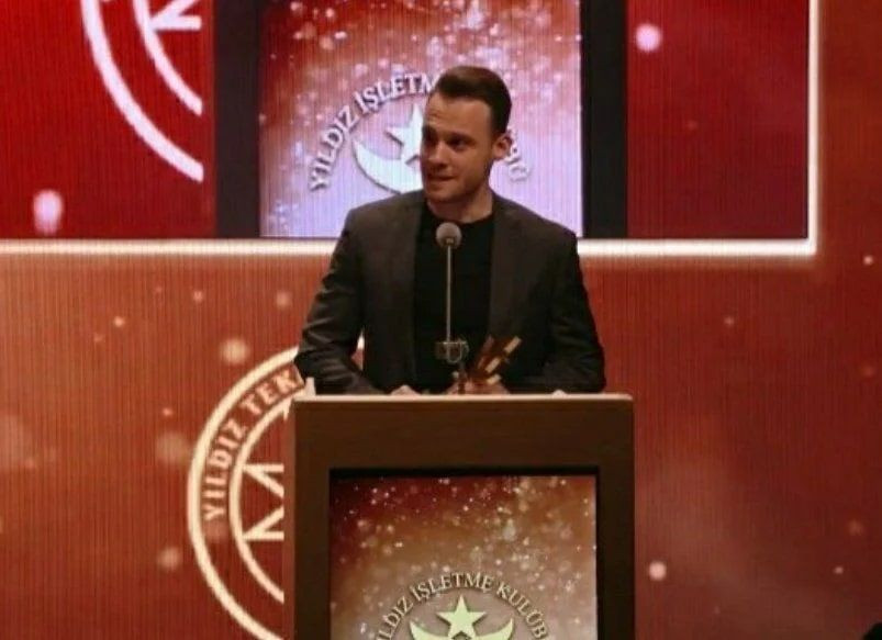 FOX TV Sen Çal Kapımı final mi yapıyor Kerem Bürsin'e Hande Erçel desteği gecikmedi - Resim: 4