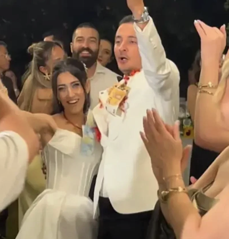 Muğla'da aksayan düğünde Karsu şoku! Sahneye çıktı... - Resim: 4