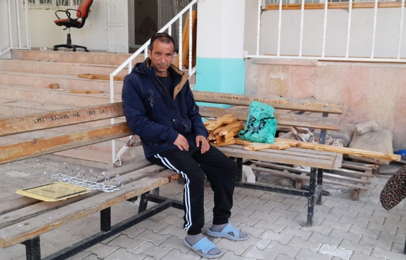 'Musalla'dan döndü! Öldü sanılan adam camideki banka bırakıldı! Annesi başında ağlarken... - Resim: 1