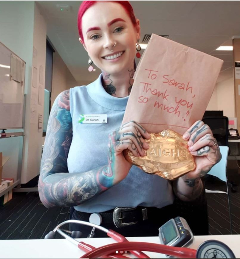 Koronavirüsle mücadele eden en aykırı doktor görünüşü şaşırtıyor! - Resim: 3