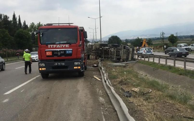 Beton mikseri, aracın üzerine devrildi: 4 ölü - Resim: 4