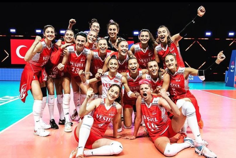 Ebrar Karakurt'a Filenin Sultanları'ndan 'Aşk-ı Memnu' konseptli veda partisi - Resim: 1