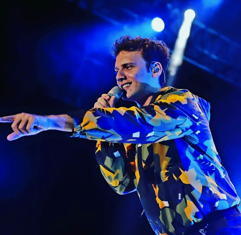 Şarkıcı Edis'ten hayranlarını üzen hareket! Sahnede zor anlar yaşadı, hastalığını itiraf etti! Açtı gösterdi - Resim: 1