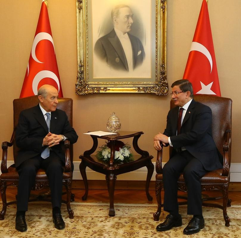 MHP Lideri Bahçeli, Davutoğlu'nu bakın nasıl karşıladı! - Resim: 2