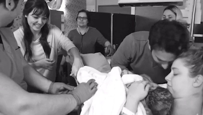 Hande Erçel yeğeninin göbek bağını kesti Murat Dalkılıç da yalnız bırakmadı - Resim: 3