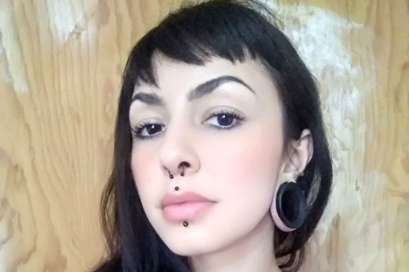 Göbek deliğini aldırıp sevgilisine hediye etti! Yaptığı bununla da sınırlı değil... - Resim: 2