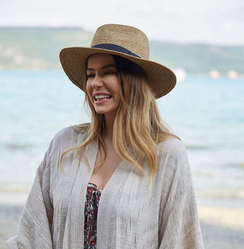 TRT1 Tozkoparan'ın Rüya'sı Sera Tokdemir korona oldu Günaydın'ın yeni yıl partisindeydi! - Resim: 1