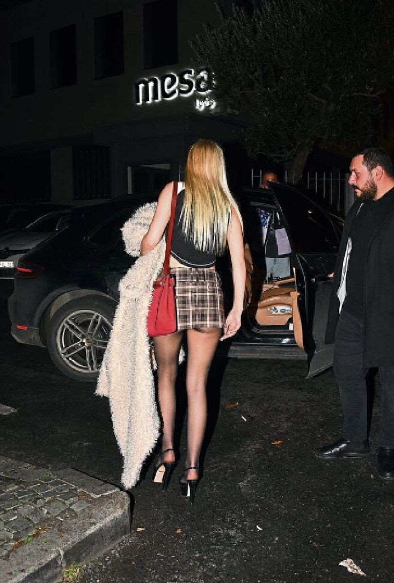 Aleyna Tilki'nin mini eteğiyle zor anları! Ne yapsa başarılı olamadı frikik verdi! - Resim: 4