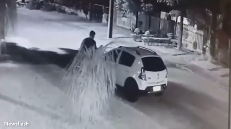 Arabasının sallandığını gördü! İçine bakınca hayatının şokunu yaşadı: Rezalet patladı - Resim: 3