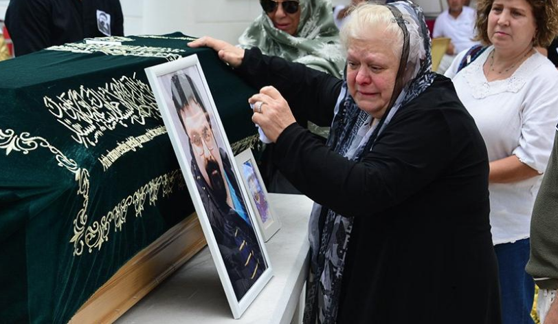 Neşe Karaböcek'i yıkan ölüm cenazede Orhan Gencebay ve Müjdat Gezen teselli etti - Resim: 4