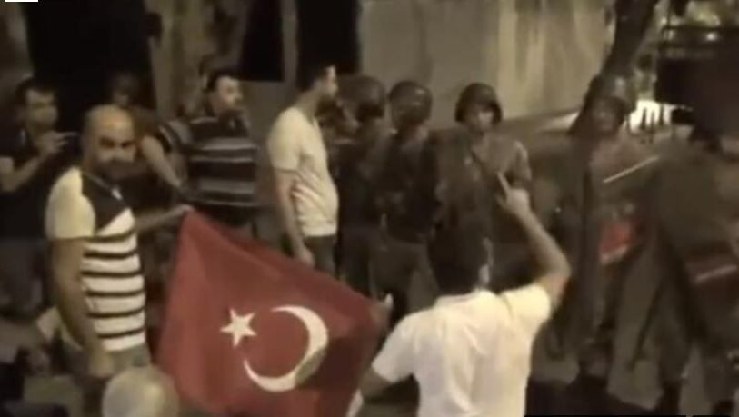 Ünlülerden 15 Temmuz paylaşımları... 'Kara günü unutmadık' mesajı - Resim: 2