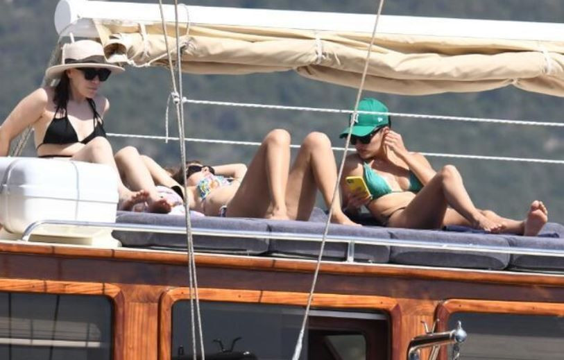 Hande Erçel bikinili fotoğrafıyla Instagram'ı salladı: Elimizdeki keki bırakalım! - Resim: 2