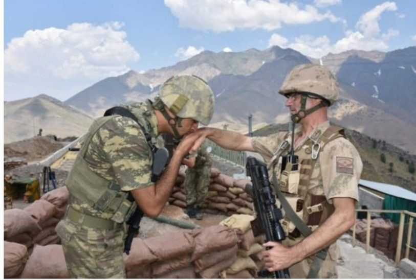 Hakkari'de yılın babası seçildi! Baba ile oğul sırt sırta Vatan nöbeti tutuyor - Resim: 1