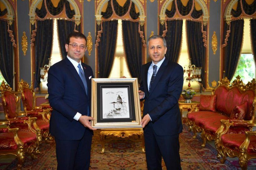 Tramvaya binen İmamoğlu'na halk yoğun ilgi gösterdi - Resim: 1