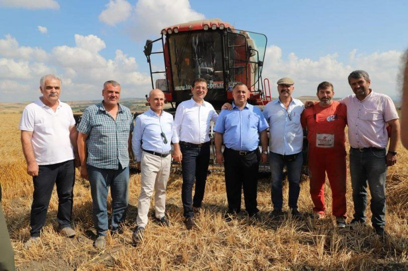 Ekrem İmamoğlu, biçerdövere binip buğday biçti - Resim: 1