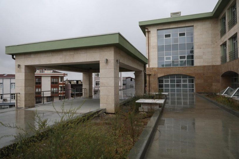 Ekrem İmamoğlu yurt binasını inceledi! Mezar taşı için talimat verdi - Resim: 1