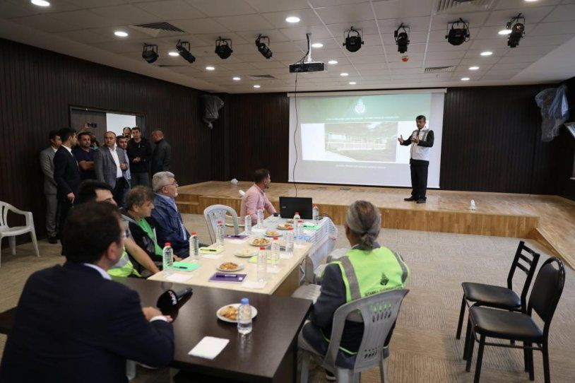 Ekrem İmamoğlu yurt binasını inceledi! Mezar taşı için talimat verdi - Resim: 4