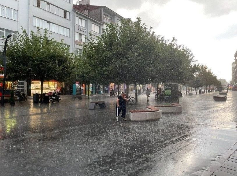 İstanbul Valiliğinden fırtına uyarısı, meteorolojiden 17 il için sarı kod uyarısı yapıldı - Resim: 3