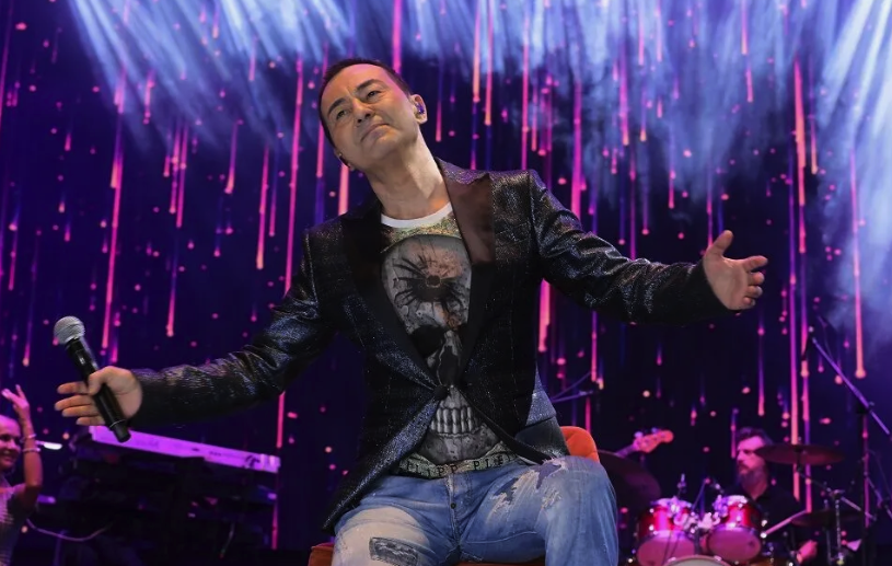 Serdar Ortaç'tan kahreden görüntü! Ayakta durmakta zorlandı, sahneye böyle çıktı - Resim: 2