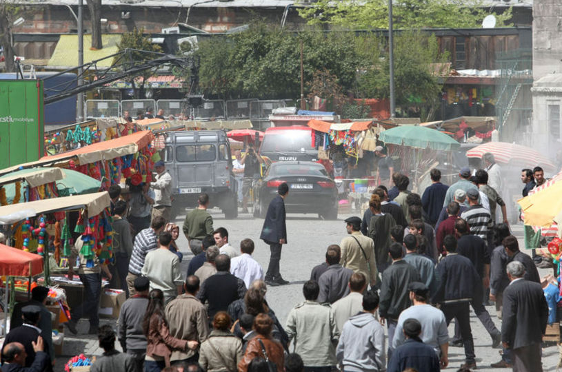 Fırtına James Bond'u da vurdu! - Resim: 1