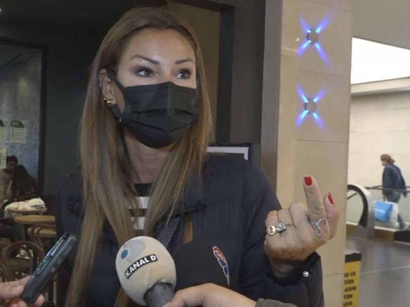 Pınar Altuğ'dan Tamer Karadağlı'ya destek: Ödül almaya çıkan sahnede çok konuşmamalı - Resim: 1