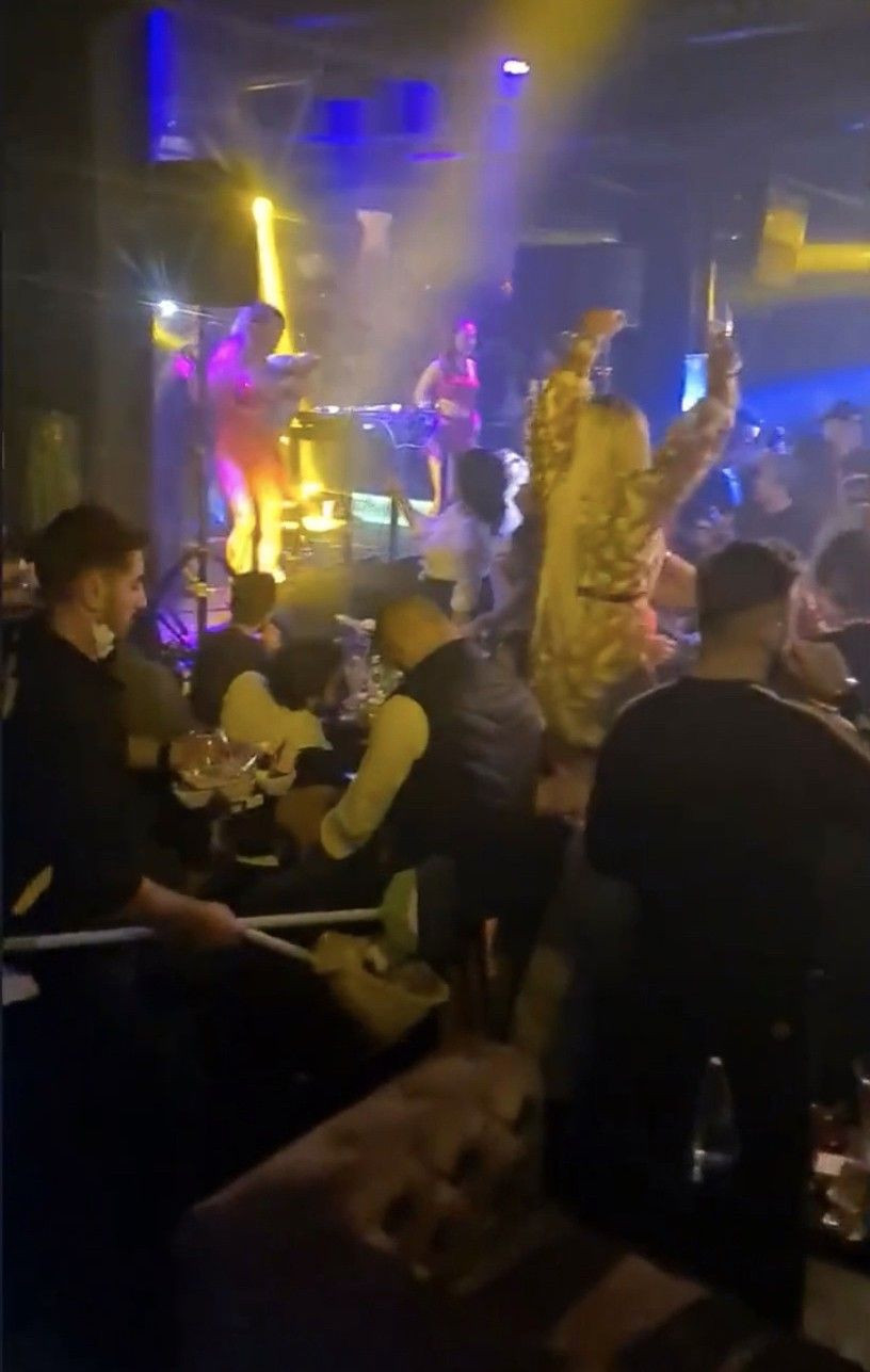 İstanbul'un göbeğindeki gece kulübünde dansözlü korona partisi! Akıllanmayacağız - Resim: 3