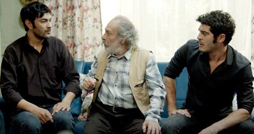 Bizim Hikaye oyuncusu Kadıköy'de kaza geçirdi! 1 kişi ağır yaralı! - Resim: 1