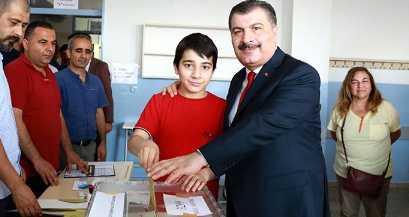 Fahrettin Koca kimdir Türkiye baba gibi adamsın  dedi TT oldu - Resim: 4