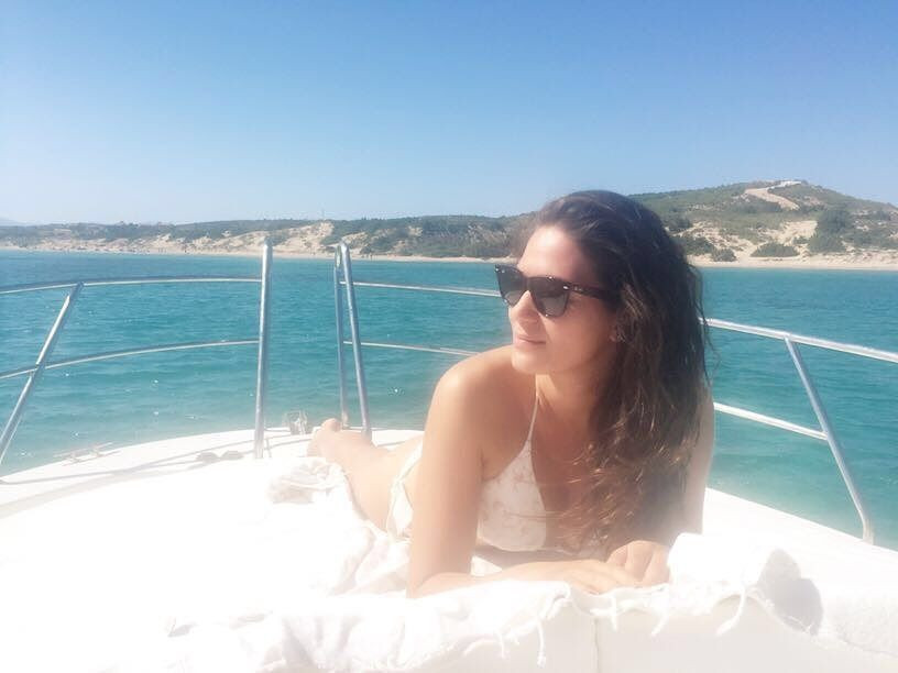 Özge Borak ilk kez defileye çıktı! Cesur mayosuyla yürek hoplattı - Resim: 1