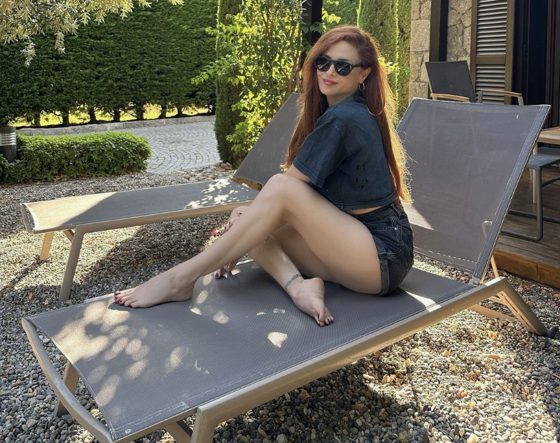 Oyuncu Mine Tugay yıllar içinde öyle bir değişti ki! Paylaşımına yorum yağdı... - Resim: 2