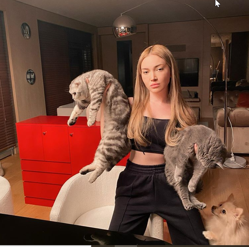 Ünlü isimlerin korona günlerinde ev modası! - Resim: 1