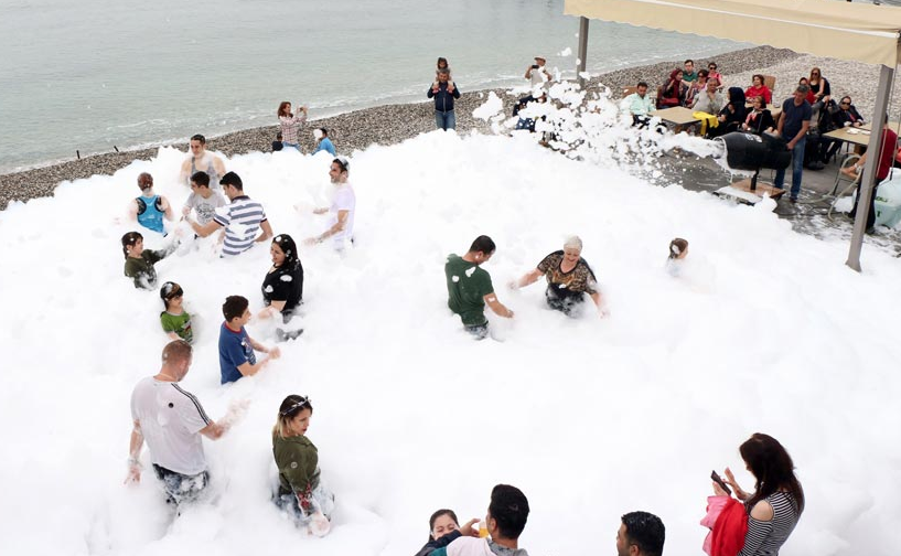 İranlı turistlerin çılgın köpük partisi - Resim: 4