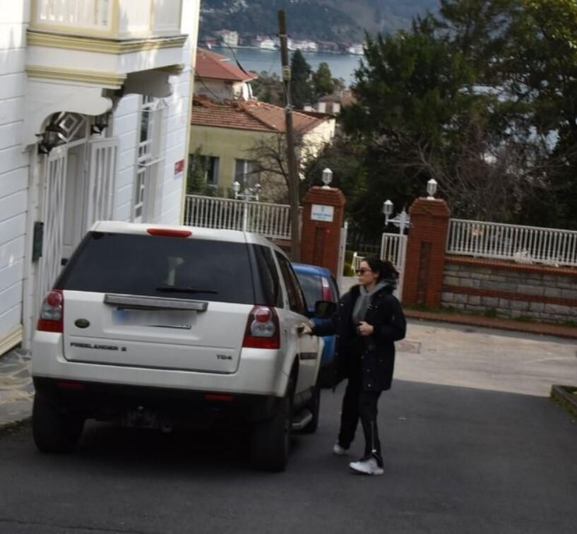 Cansu Dere'nin yeni evinin kirası dudak uçuklattı Sinem Kobal'a komşu oldu - Resim: 3