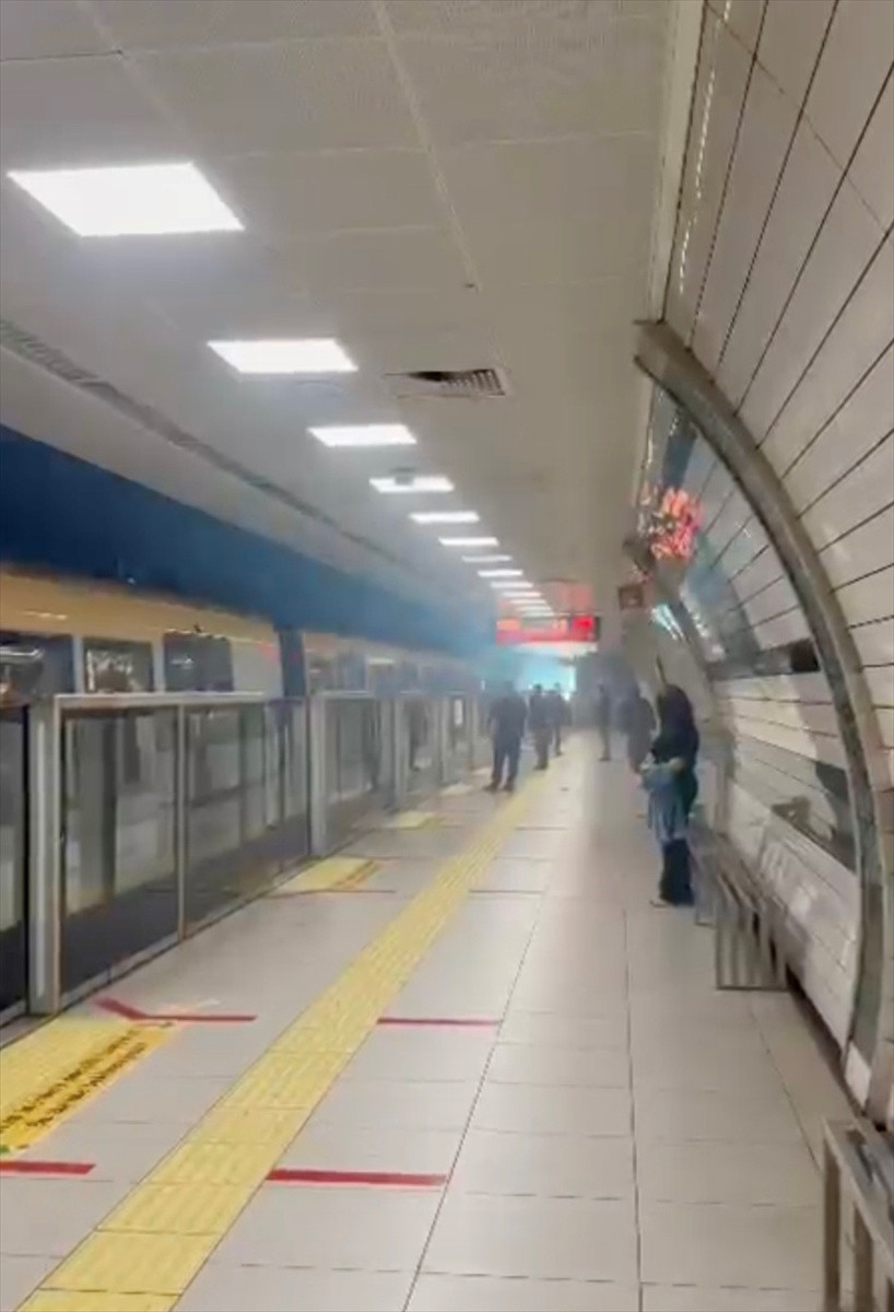 Üsküdar-Sultanbeyli metrosunda tünelde trafo patladı istasyon tahliye edildi - Resim: 0