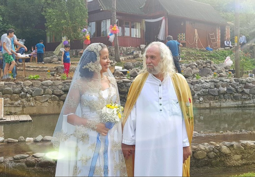 Hasan Mezarcı düğünü olay! Kendini İsa sanıyor karısı da... - Resim: 1