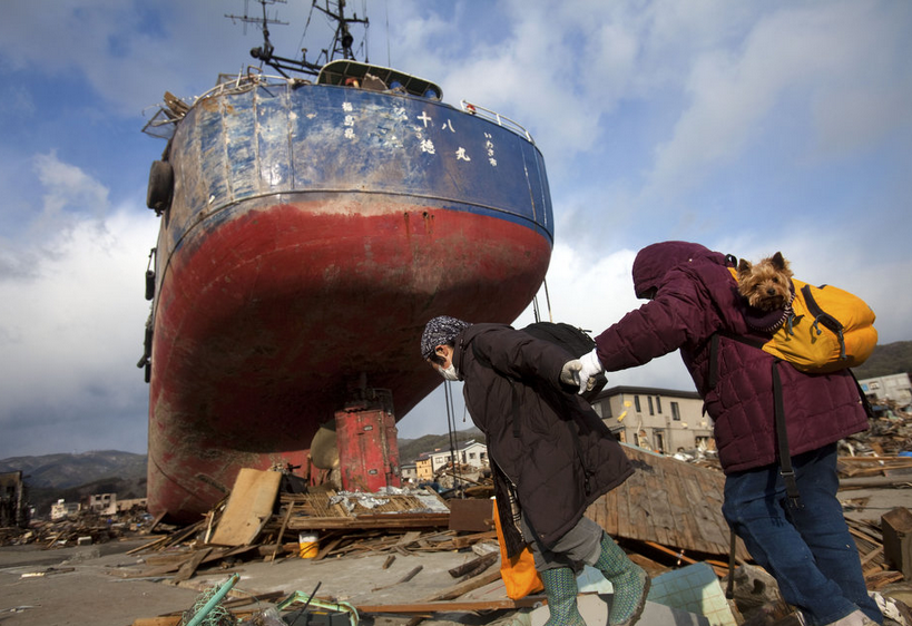 Tsunaminin simgesi gemi parçalanıyor - Resim: 2