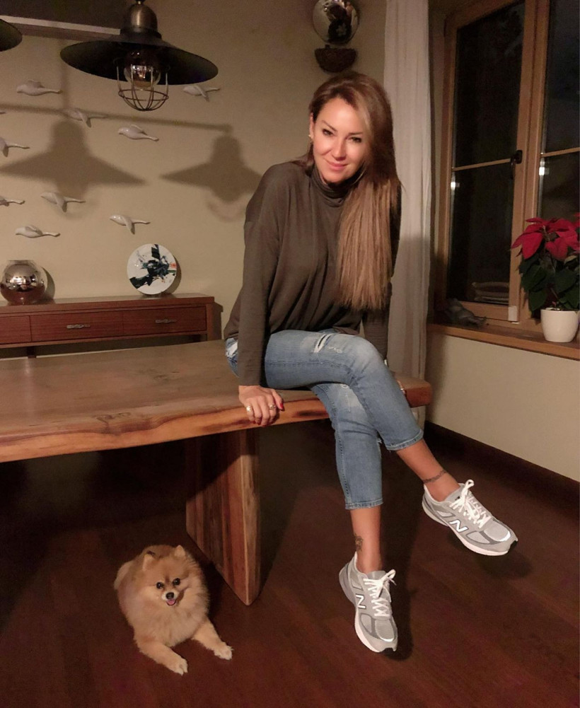 Göğüsleri masanın üzerinde duruyordu! Pınar Altuğ'dan şaşırtan itiraf: Güzel bir kadın gördüğümde kocama... - Resim: 1