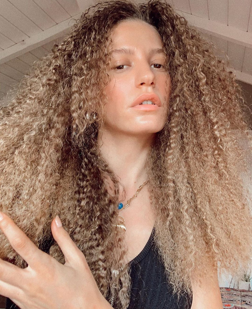 Serenay Sarıkaya bikinili pozuyla takipçilerini mest etti - Resim: 4