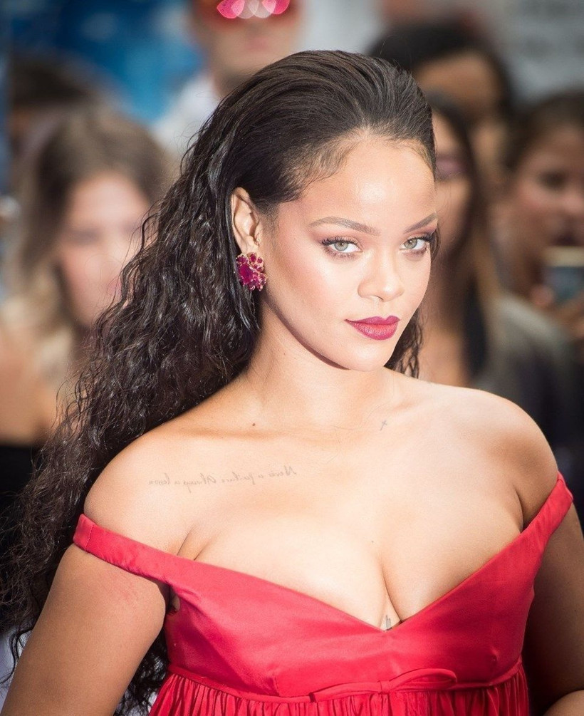 Rihanna'ya ikizi kadar benzeyen kız sosyal medyayı salladı! Rihanna görünce şok geçirdi - Resim: 3