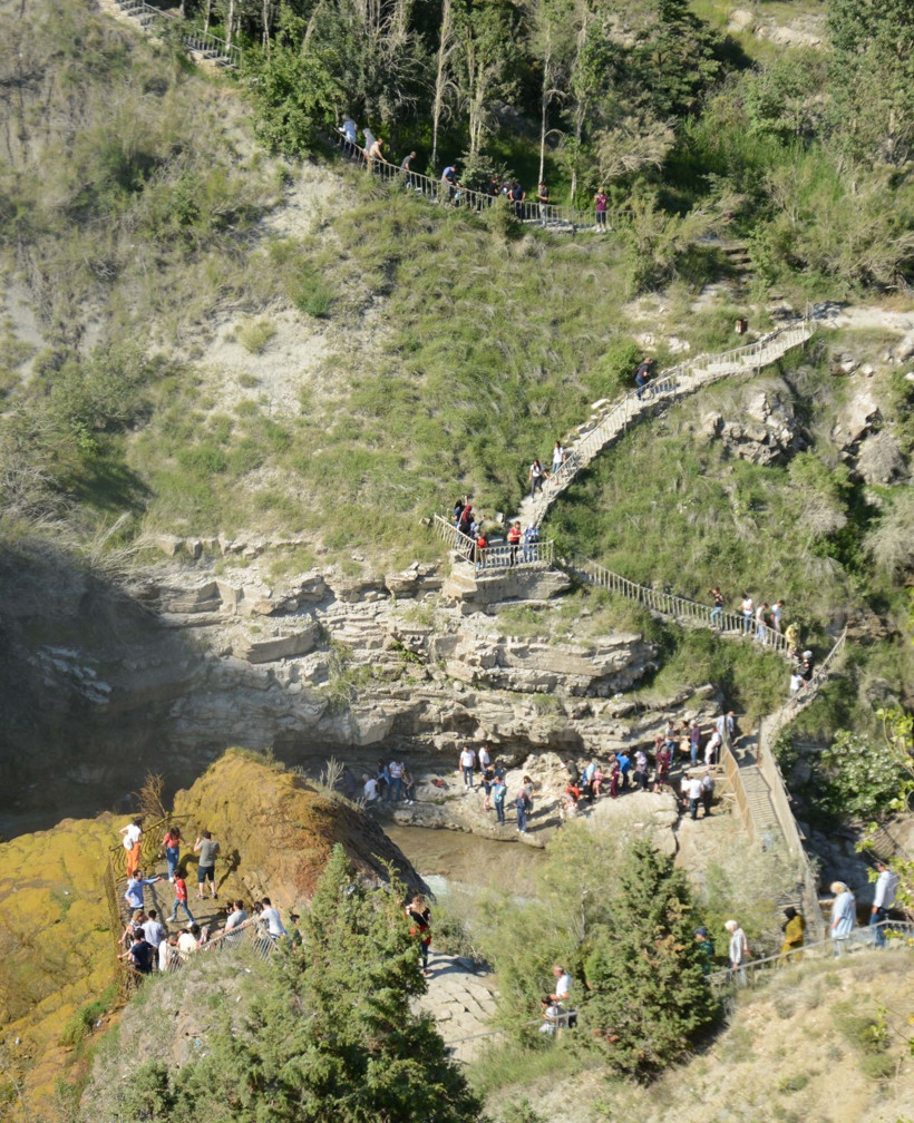 Güneşli günlerde oluşuyor yerli ve yabancı turist akınına uğruyor - Resim: 1
