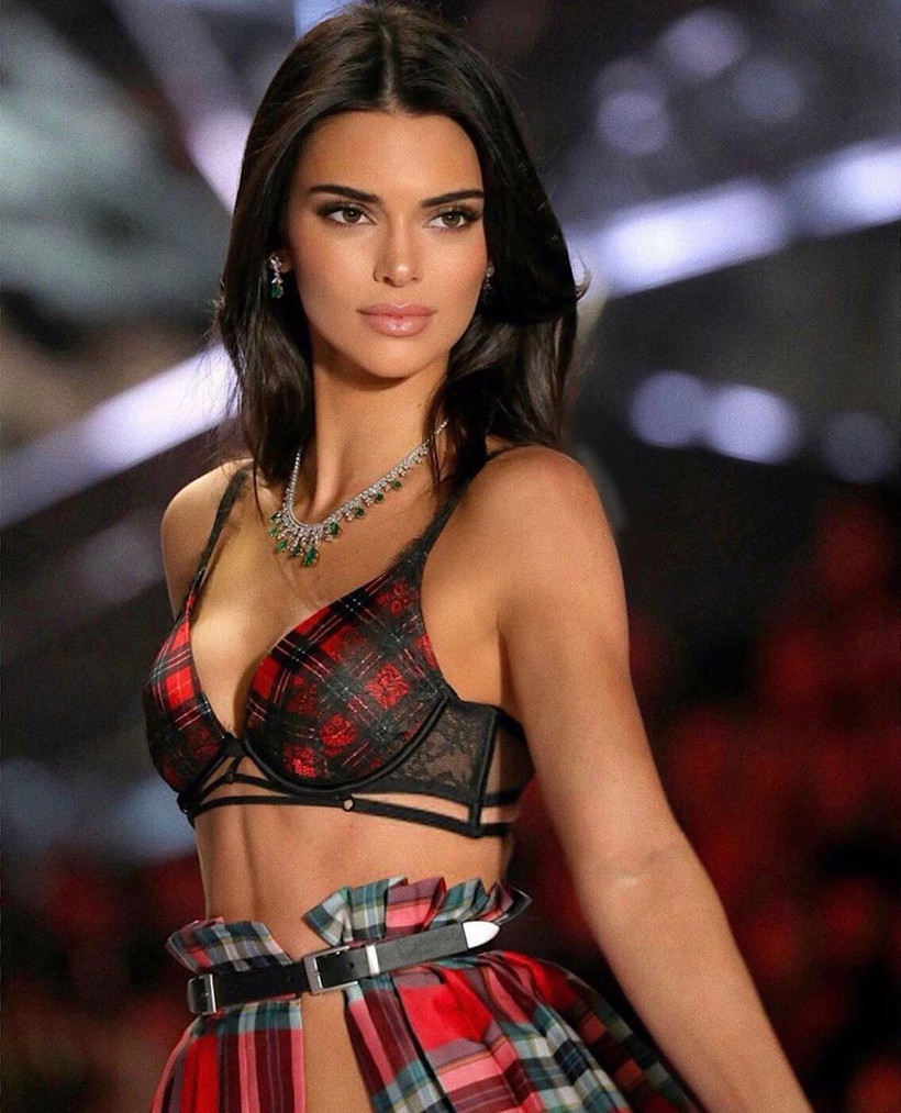 Kendall Jenner, Türk fotoğrafçı Mert Alaş'a soyundu - Resim: 1
