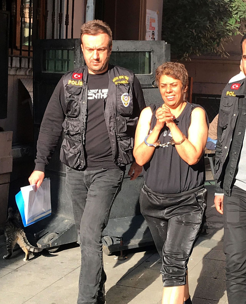 Karaköy’de başörtülü öğrencilere saldıran kadının 11 yıl 9 ay hapsi istendi - Resim: 3