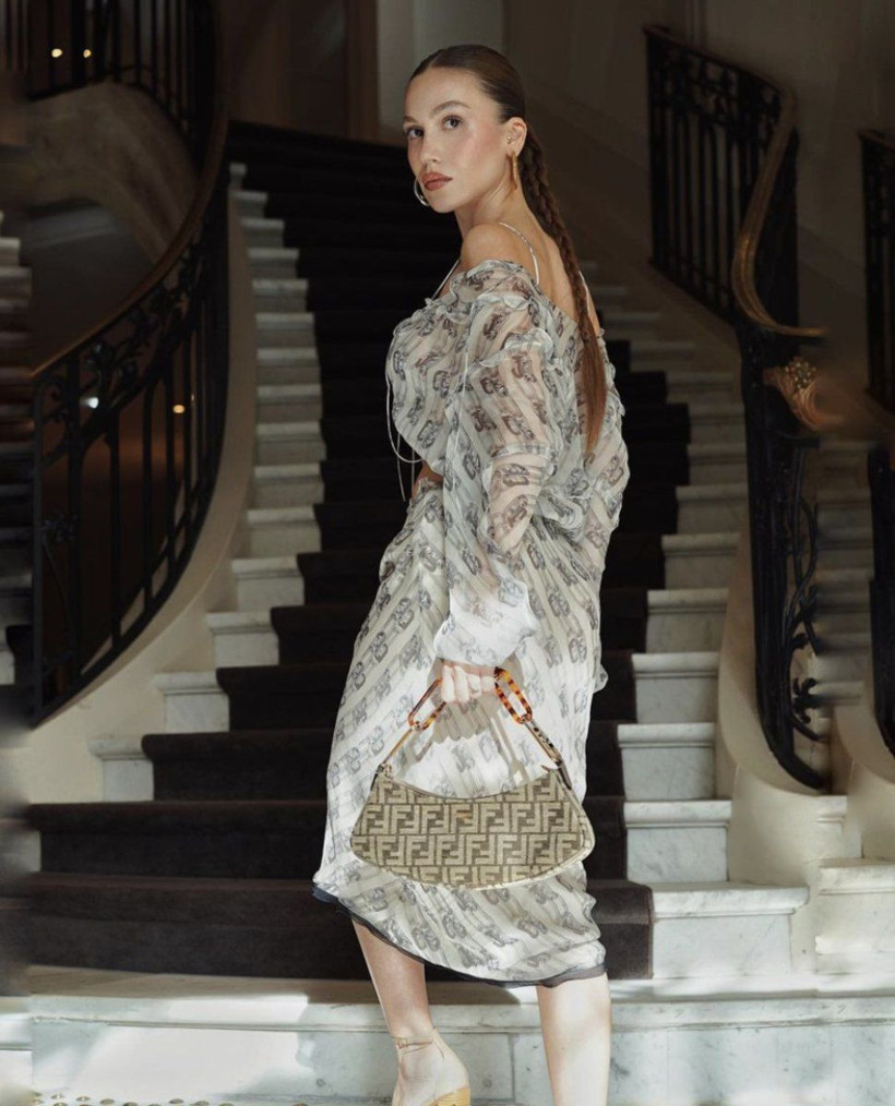 Duygu Özaslan "yanlışlıkla oyun karakteri oldum" dedi! Dekolteli pozu Instagram'ı salladı - Resim: 2