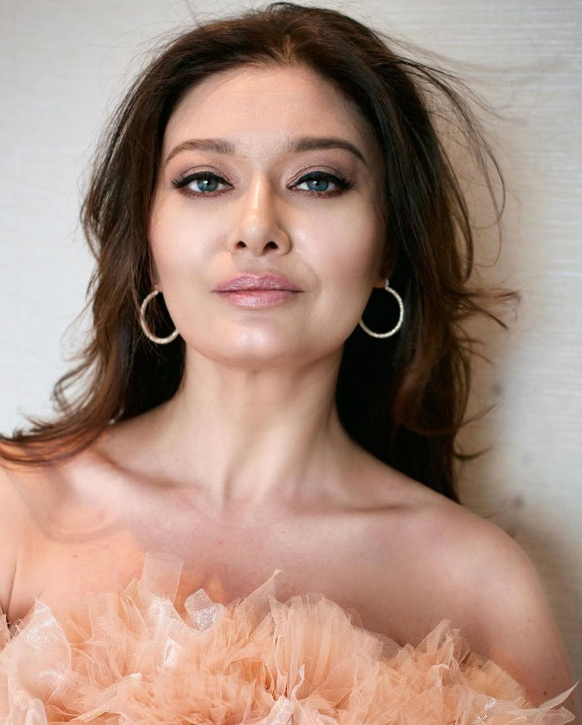 Nurgül Yeşilçay Suudi Arabistan'daki festivale damga vurdu! Kırmızı elbisesiyle göz kamaştırdı - Resim: 2