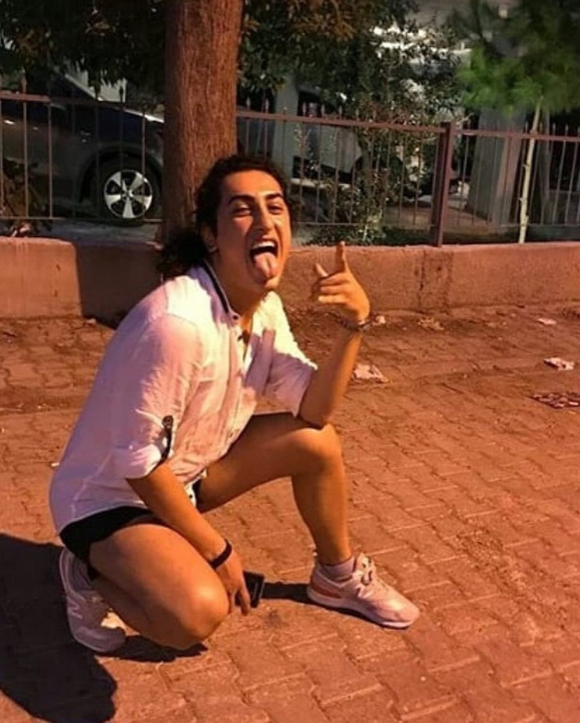 Erkek çocukları öpüştüren YouTube fenomenine rekor ceza - Resim: 3