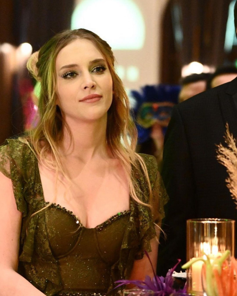 İç çamaşırıyla yataktan 'korkmayın' deyip Mucize Doktor'un Açelya'sı Hayal Köseoğlu paylaştı - Resim: 1